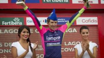 El polaco Przemyslaw Niemiec celebrando la victoria conseguida hoy en la 15&ordf; etapa de la Vuelta a Espa&ntilde;a con final en Lagos de Covadonga.