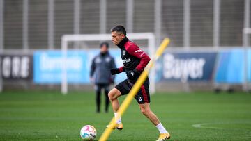 A Xabi Alonso le preguntan por Charles Aránguiz y revela un gran deseo: “Ojalá pueda...”