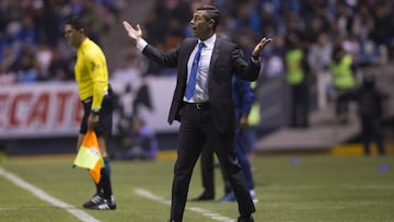 Pedro Caixinha: "Esa actitud no juega conmigo”, duras palabras para Ángel Mena.