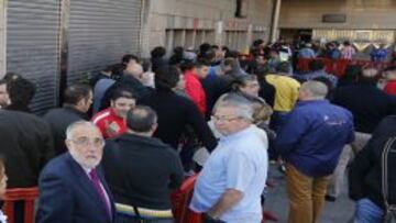 Colapso en el Vicente Calderón por las entradas para Lisboa