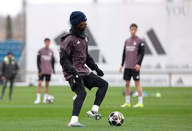 Real Madrid quietly optimistic Álvaro Carreras will be available for Manchester City first leg