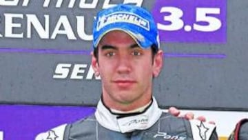 <b>MEJOR, IMPOSIBLE. </b>Marcos Martínez Ucha, en el podio.