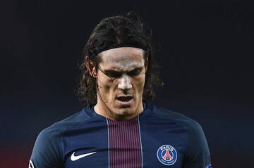 Edinson Cavani plays during the UEFA Champions League group A football match between Arsenal and Paris Saint-Germain