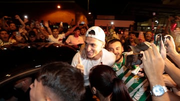 01/09/25 BETIS
LLEGADA NUEVO FICHAJE ANTONY AFICIONADOS SEGUIDORES