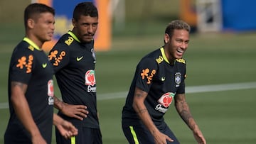 Neymar lidera lista de figuras que arriesgan no jugar ante Chile