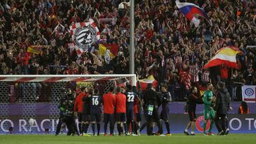 Los jugadores del Atlético celebran la eliminatoria ante el Barcelona.