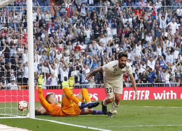 Benzema, centró raso y el malagueño empujó a la red el balón desde el área pequeña