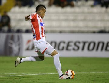 Junior pagó cerca de 3.5 millones de dólares por el delantero uruguayo, que fue uno de los goleadores de la Libertadores de 2017. Pero con el equipo de Barranquilla a penas lleva dos tantos en 20 partidos disputados, 8 de ellos como titular. Comesaña aseguró que buscará la razón de por qué no se adapta al estilo de juego del club.