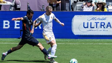 SAN DIEGO, CALIFORNIA - MAY 24: Hirving Lozano #11 of San Diego FC fights for the ball with Marco Reus #18 of LA Galaxy during the MLS match between San Diego FC and LA Galaxy at Snapdragon Stadium on May 24, 2025 in San Diego, California. Francisco Vega/Getty Images/AFP (Photo by FRANCISCO VEGA / GETTY IMAGES NORTH AMERICA / Getty Images via AFP)
