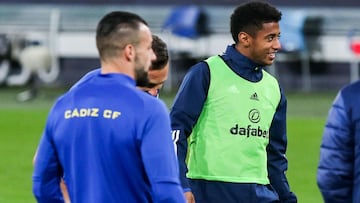 Lozano y Negredo, del C&aacute;diz, durante un entrenamiento.