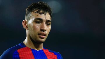 Barcelona&#039;s forward Munir El Haddadi looks on during the second leg of the Spanish Supercup football match between FC Barcelona and Sevilla FC at the Camp Nou stadium in Barcelona on August 17, 2016. / AFP PHOTO / PAU BARRENA