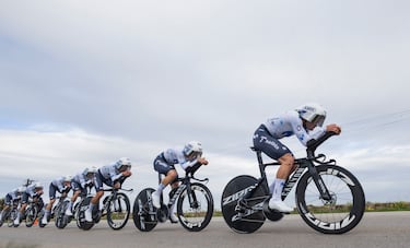 Evenepoel es mucho Evenepoel: debut triunfal ante un gran Movistar