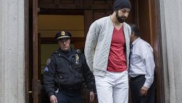 Pero Antic es escoltado a la salida de una comisar&iacute;a de polic&iacute;a en Nueva York.