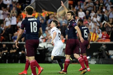 Con el triunfo 2-4 en Mestalla, Arsenal sentenció la serie 7-3 sobre Valencia para clasificar a la final de la Europa League, en la que enfrentará al Chelsea. Finales europeas con cuatro clubes ingleses.