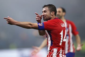 Tras 417 partidos de rojiblanco, Gabi dijo adiós al Atlético de Madrid en julio de 2018. El ex capitán logró un muy buen palmarés durante las 11 temporadas que jugó en el equipo madrileño. 239 victorias tras 350 partidos, así como 1 Liga, 1 Copa del Rey, 1 Supercopa de España, 2 Europa Leagues y 1 Supercopa de Europa. De hecho, cerró su etapa en el Atleti como la empezó: ganando la Europa League. Además, marcó el tercer gol del equipo en la final contra el Marsella.