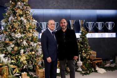 Florentino Pérez y Chus Mateo entrenador del Real Madrid de Baloncesto.