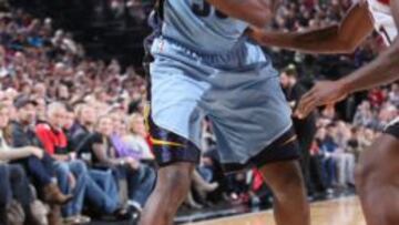 Zach Randolph (26+18) se sale en su otra casa; Marc, discreto