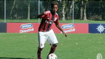 Seid Visin durante un partido con la selecci&oacute;n juvenil del AC Milan