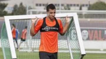 Rodrigo en el entrenamiento del Valencia.