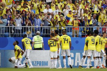 Yerry Mina celebra el gol junto a sus compañeros de la Selección Colombia durante el partido Senegal-Colombia, del Grupo H del Mundial de Fútbol de Rusia 2018, en el Samara Arena de Samara, Rusia, hoy 28 de junio de 2018