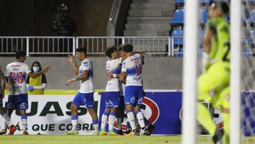 Diego Valencia marc&oacute; el 1-0 final de Cat&oacute;lica ante Iquique, pero el arquero fue fundamental para el festejo cruzado en el norte. Los de Holan tiene siete puntos de ventaja.