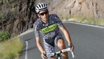 Alberto Contador, con el maillot de entrenamiento del Tinkoff, en la concentraci&oacute;n del equipo en Gran Canaria.