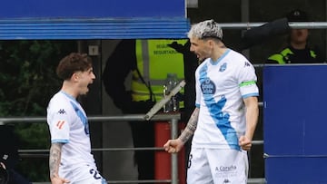 Ximo celebra con Soriano el gol de la victoria del Deportivo.