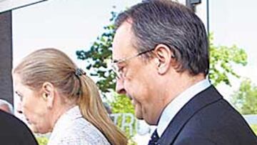 <b>TRISTEZA</b>. Florentino Pérez y su mujer (en la imagen), Lorenzo Sanz, Enrique Cerezo, Fernando Torres, Jorge, Toni Muñoz, Manzano, Lázaro Albarracín, Carlos Peña, Miguel Pérez, Ángel Torres, Juan José Hidalgo, Legra y López reflejan la preocupación por Gil.