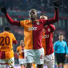 Osimhen: “Estoy de vuelta en el lugar que amo”