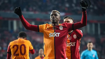 Victor Osimhen celebra un gol con el Galatasaray.