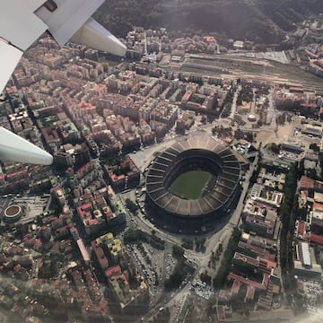 El estadio se encuentra ubicado en Pourigrotta, Nápoles. Es la principal instalación deportiva de la ciudad. Es la casa del Napoli.