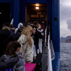 Pánico en Santorini: la gente huye por miedo a un terremoto