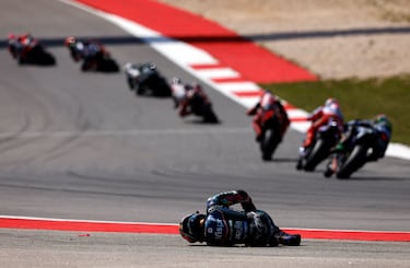 El piloto portugués se quedó parado antes de llegar a la grava,dolorido por el impacto con Marc Márquez.