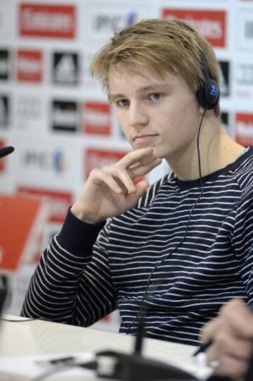 Martin Odegaard, nuevo centrocampista del Real Madrid, durante la rueda de prensa de su presentación oficial hoy como jugador blanco