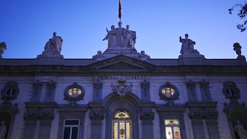 Vistas de la fachada de la sede del Supremo, a 21 de diciembre de 2023, en Madrid (España). El ministro de Presidencia, Justicia y Relaciones con las Cortes, y el presidente interino del Tribunal Supremo (TS) se ha reunido hoy, en plena escalada de tensión por los señalamientos de los partidos independentistas a jueces y magistrados.
21 DICIEMBRE 2023;BOLAÑOS;SUPREMO;TRIBUNAL SUPREMO;INTERINO;JUECES;SUPREMO;FACHADA;NOCHE;
Alberto Ortega / Europa Press
21/12/2023