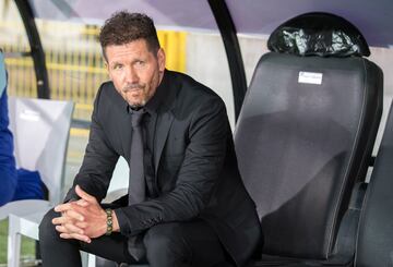 Simeone en el banquillo.