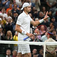 Who are some of the tallest players in professional tennis? And shortest?