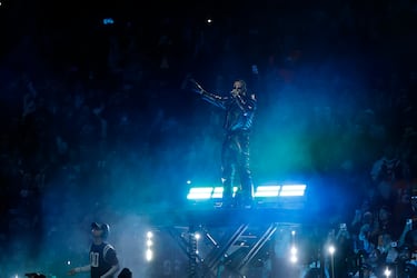Actuación de Bizarrap y Daddy Yankee durante el descanso del partido.