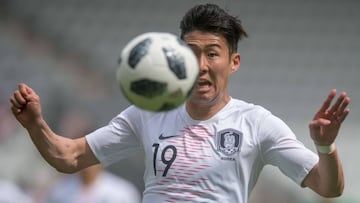 South Korea's forward Son Heung-min controls the ball during their international friendly football match between South Korea and Bolivia at Tivoli stadium in Innsbruck, Austria on June 07, 2018. / AFP PHOTO / VLADIMIR SIMICEK