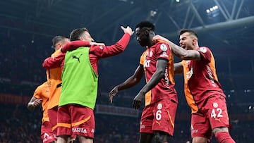 Davinson Sánchez marcó en el 2-0 de Galatasaray.
