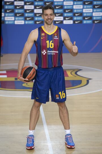Pau Gasol luciendo de nuevo la camiseta del FC Baloncesto Barcelona. 