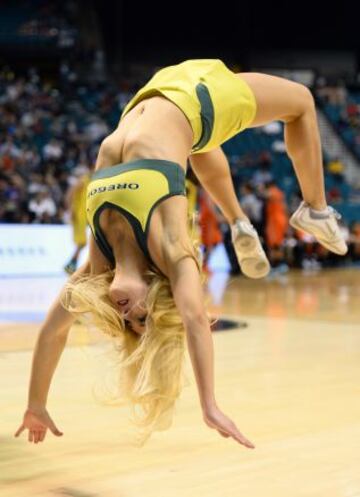 Cheerleader de los Oregon Ducks.