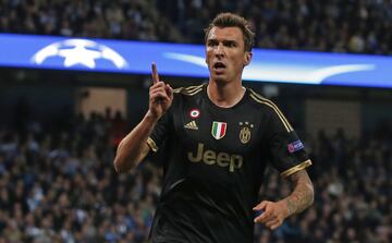 Solamente estuvo una temporada siendo el segundo máximo goleador del equipo con un total de 20 goles. El 22 de junio de 2015 la Juventus de Turín hizo oficial su fichaje para 4 temporadas y un coste aproximado de 19 millones de euros.