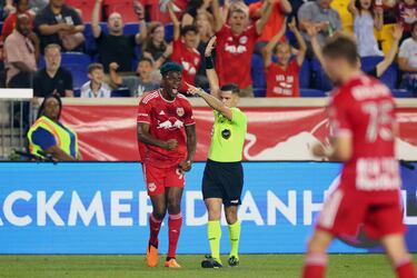 Bruce Arena rages against officials after defeat at the New York Red Bulls