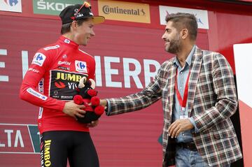 Roglic, líder de la Vuelta a España con Vicente Jiménez, director de Diario As.