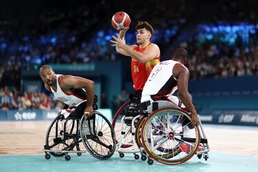 El español Ignacio Ortega durante el partido de la ronda preliminar del Grupo B entre Estados Unidos y España.
