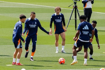 Los jugadores del Madrid, en un momento de su ltimo entrenamiento en Valdebebas. 