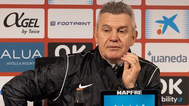 PALMA DE MALLORCA (ISLAS BALEARES), 07/03/2024.- El entrenador del R.C.D. Mallorca, el mexicano Javier Aguirre, ofrece este jueves, una rueda de prensa en el marco del partido ante el Barcelona, en Palma de Mallorca. EFE/CATI CLADERA