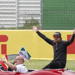 La afición mexicana se rinde ante Fernando Alonso