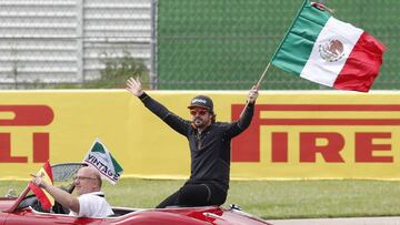 La afición mexicana se rinde ante Fernando Alonso